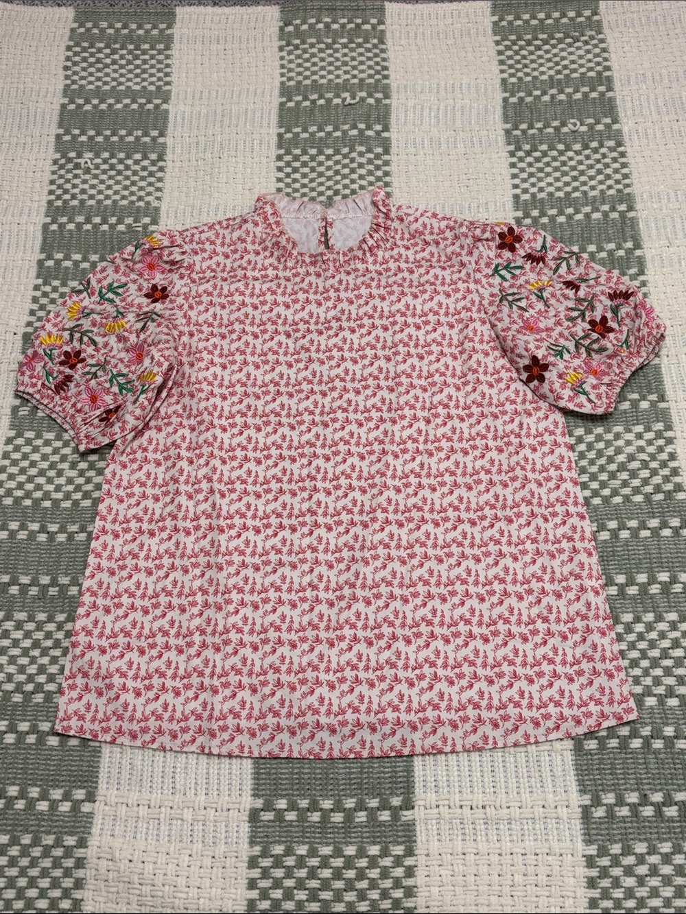 Pink Floral Puff-Sleeve Embroidered Blouse